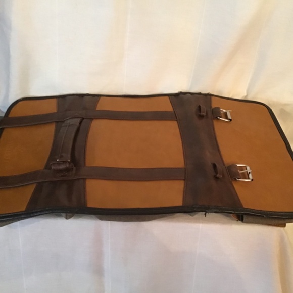 Vitelli Leather Toiletry Bag for Men - Water Resistant, Made in Italy. - Picture 10 of 11
